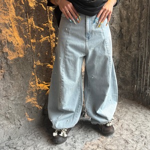 【KIMHEKIM】PEARL EMBELLISHED BALLOON FIT JEANS
