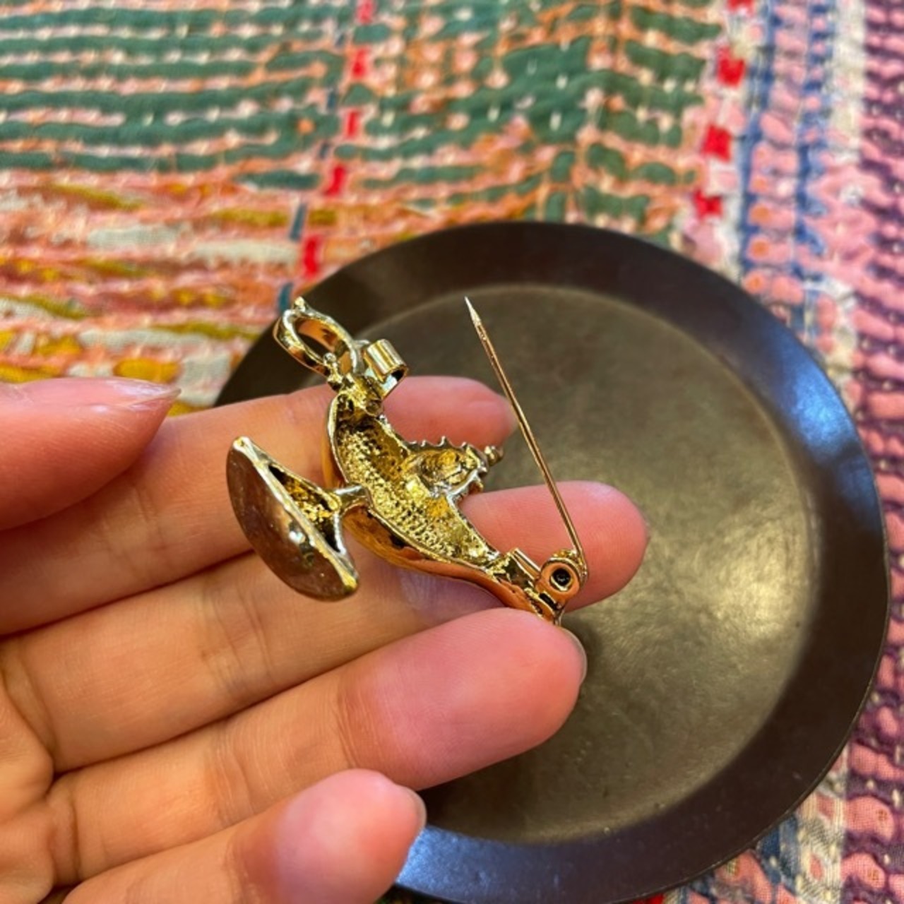 TOPANGA Jewelry Bijou art brooch Magic Lamp Gold / ビジューアートブローチ 魔法のランプ ゴールド プレゼント プチギフト ジャケット 帽子 バッグ ニット キラキラ アクセサリー かわいい ファッション小物