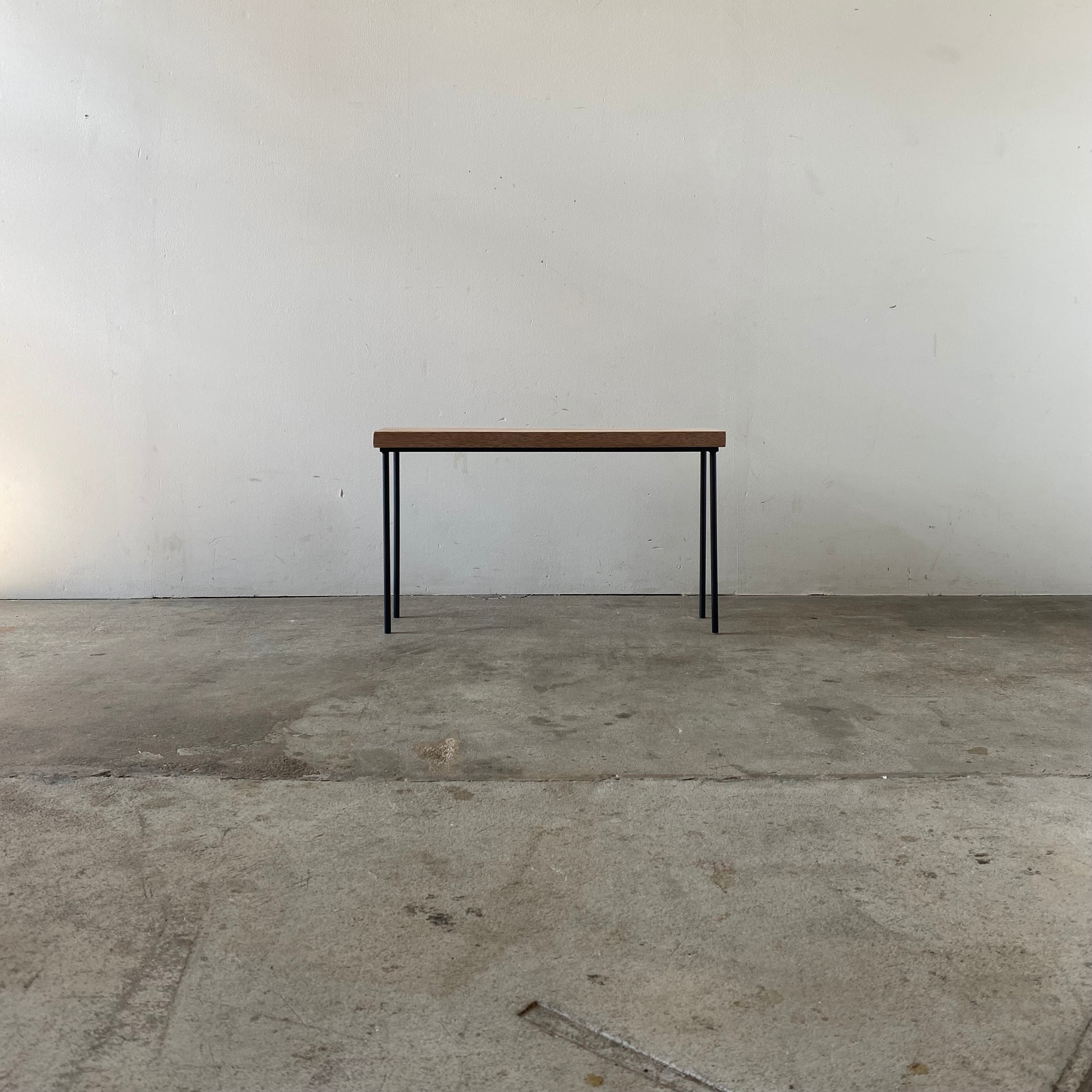 古材と鉄脚の台　1041