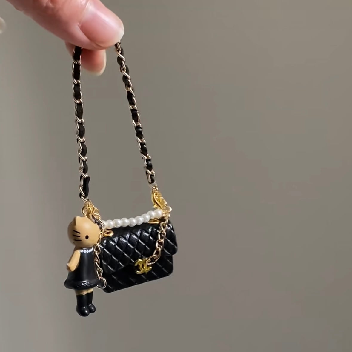 猫ちゃんチャーム付き!プリンセススタイル labubu ラブブ用 ミニショルダーバッグ 15-17cm 猫チャーム付き 上質 おしゃれ アイテム ドール用バッグ