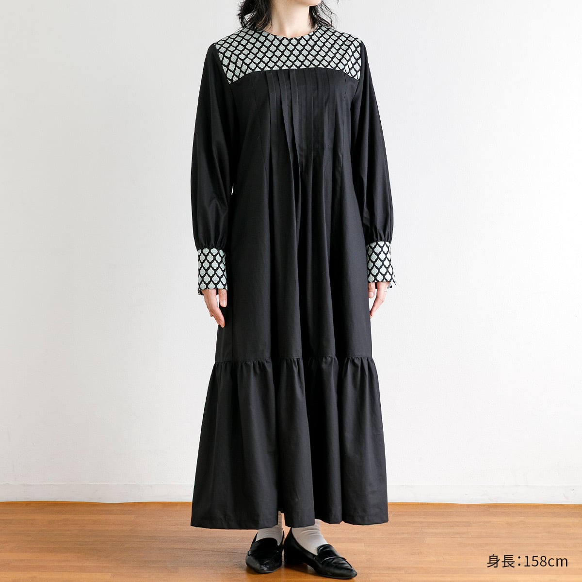 V TWELVE ワンピース SALE】VネックAラインワンピース - 12Twelve Agenda(トゥエルブ