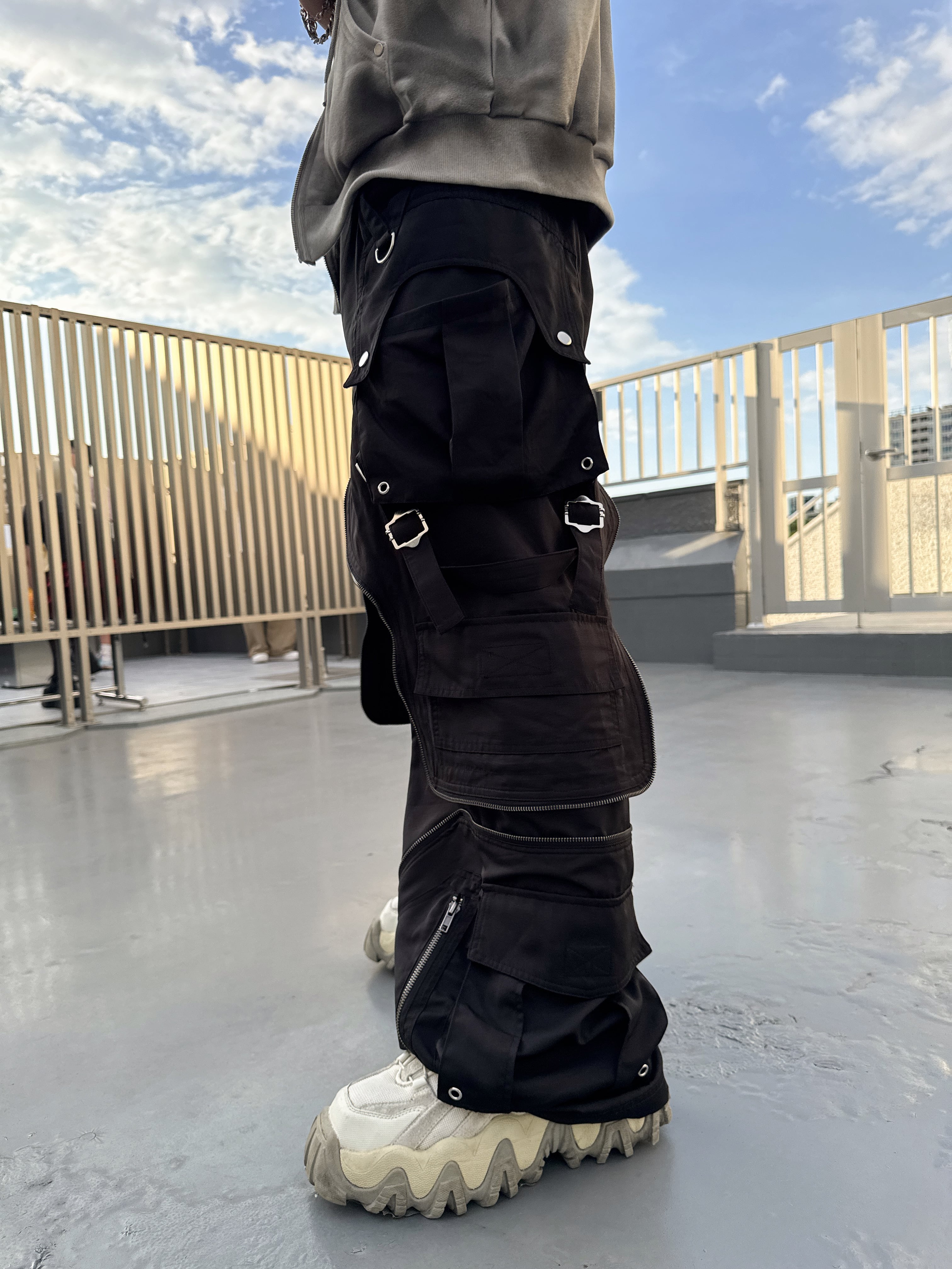 25SS ナイロンジップカーゴパンツ　今期新品 4f9431e0e449d2ad42b609e341aba2