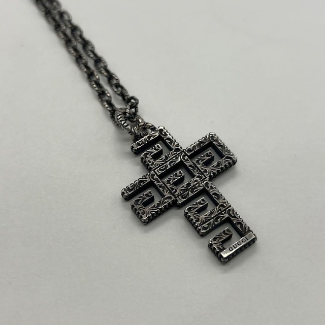 グッチ GUCCI アラベスク スクエアG クロス ネックレス Ag925