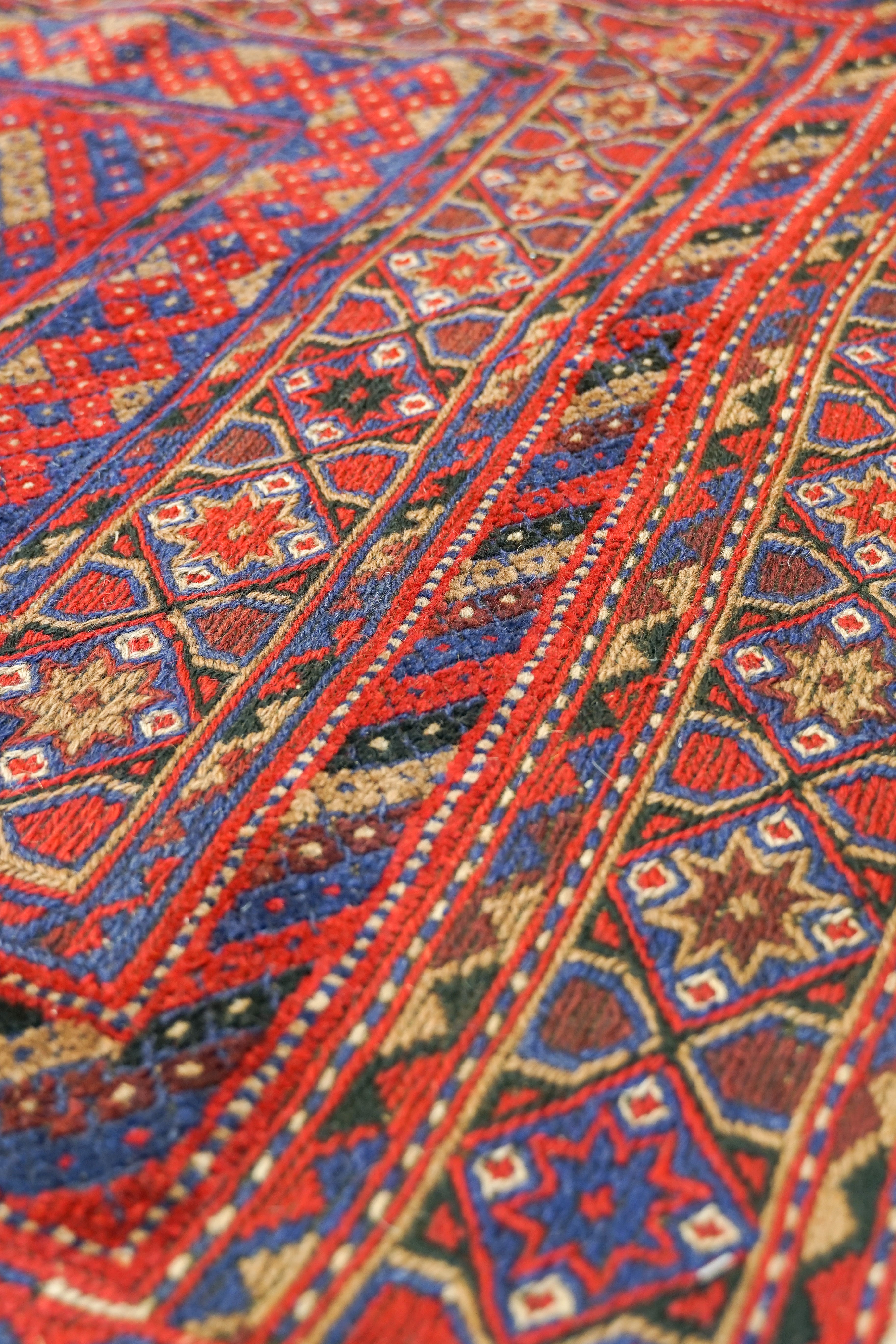 アフガニスタン マシュワニキリム 手織り絨毯 size:133㎝ × 112cm