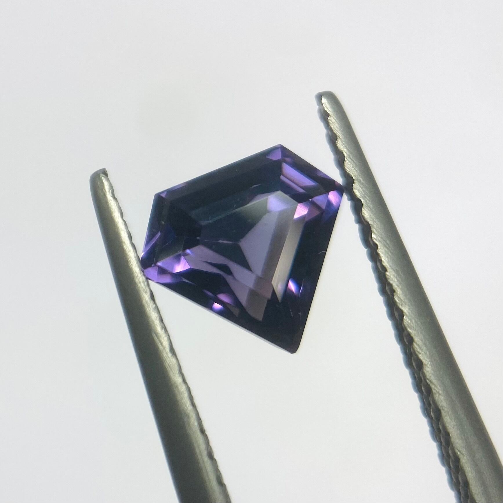 クールなイケメンスピネル