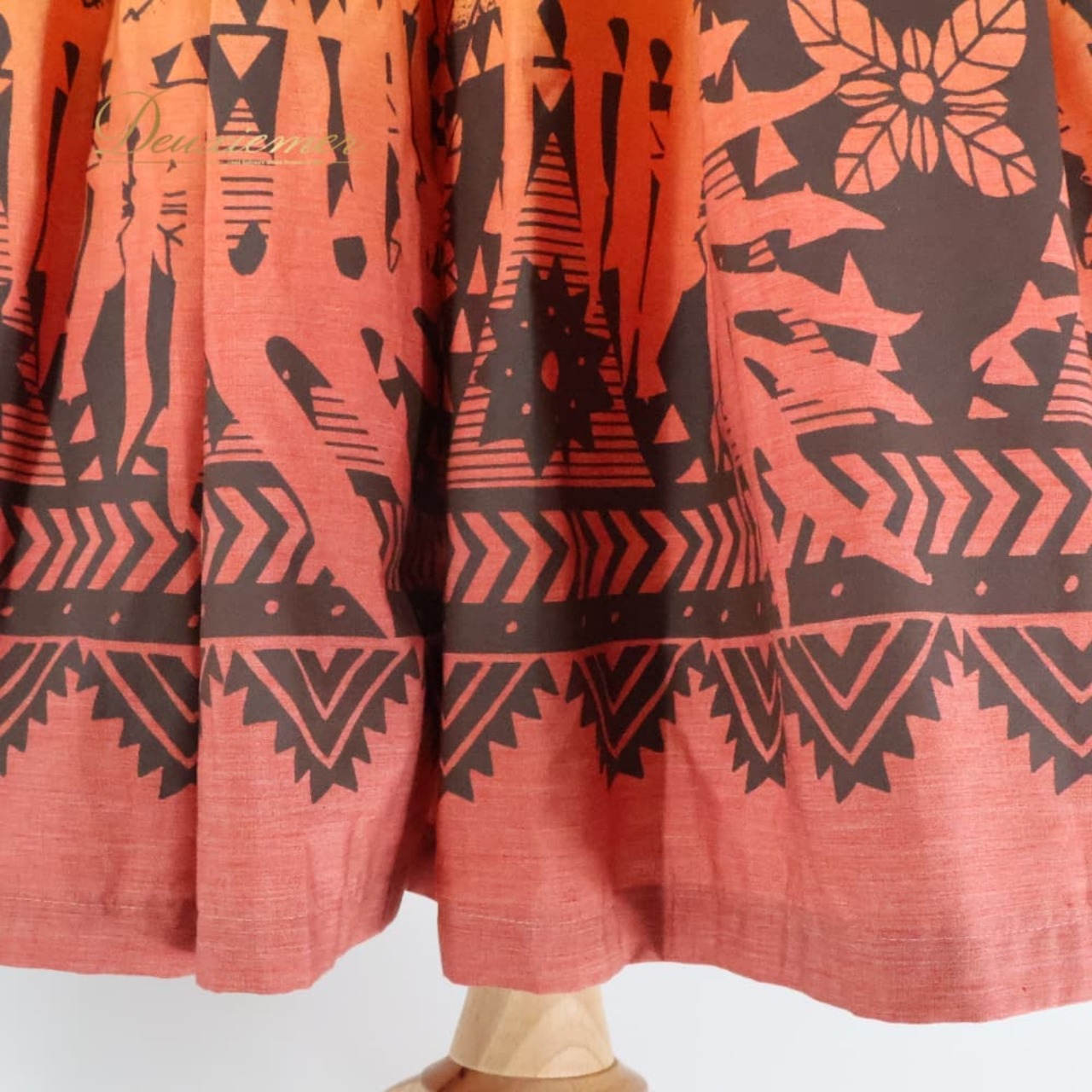 フラダンス 衣装 ALOHA STANDARDS アロハスタンダード ツーピース セットアップ 上下セット イエロー系 日本製 グラデーション カヒコ柄 きれい かわいい 華やか 鮮やか 明るい ハワイアン アロハ ハワイアンプリント ダンス レッスン 練習