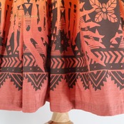 フラダンス 衣装 ALOHA STANDARDS アロハスタンダード ツーピース セットアップ 上下セット イエロー系 日本製 グラデーション カヒコ柄 きれい かわいい 華やか 鮮やか 明るい ハワイアン アロハ ハワイアンプリント ダンス レッスン 練習