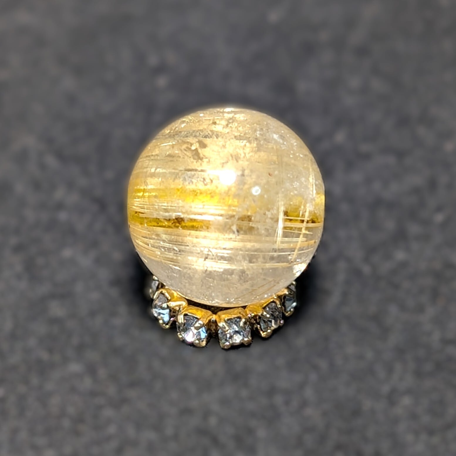 一点物 虹の光が神秘 タイチンルチル 13ミリ 極太金針水晶 粒売り 貫通穴あり 一点物 虹の光が神秘 タイチンルチル 13ミリ 極太金針水晶 粒売り 貫通