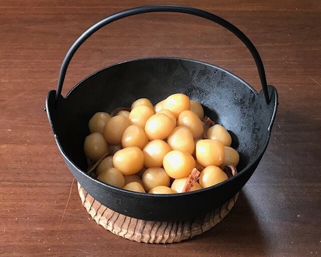 囲炉裏ある？五進の鉄土鍋24センチおまけ付き 五進 / 田舎鍋 / 鉄 / 24cm / ホーローなし / INAKA | 東伸販売