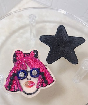 FINAL SALE★br0116 ビーズ刺繍girlブローチ　