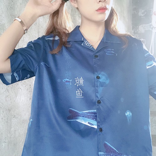 ✞ トップス きれいめ☆ダークブループリント半袖スリーブシフォンシャツブラウス ショート ✞ゴスロリ SM ミリ 甘ロリ クラロリ 和ロリ エレガント 黒ロリ 姫ロリ 華ロリ BB-BB2542985