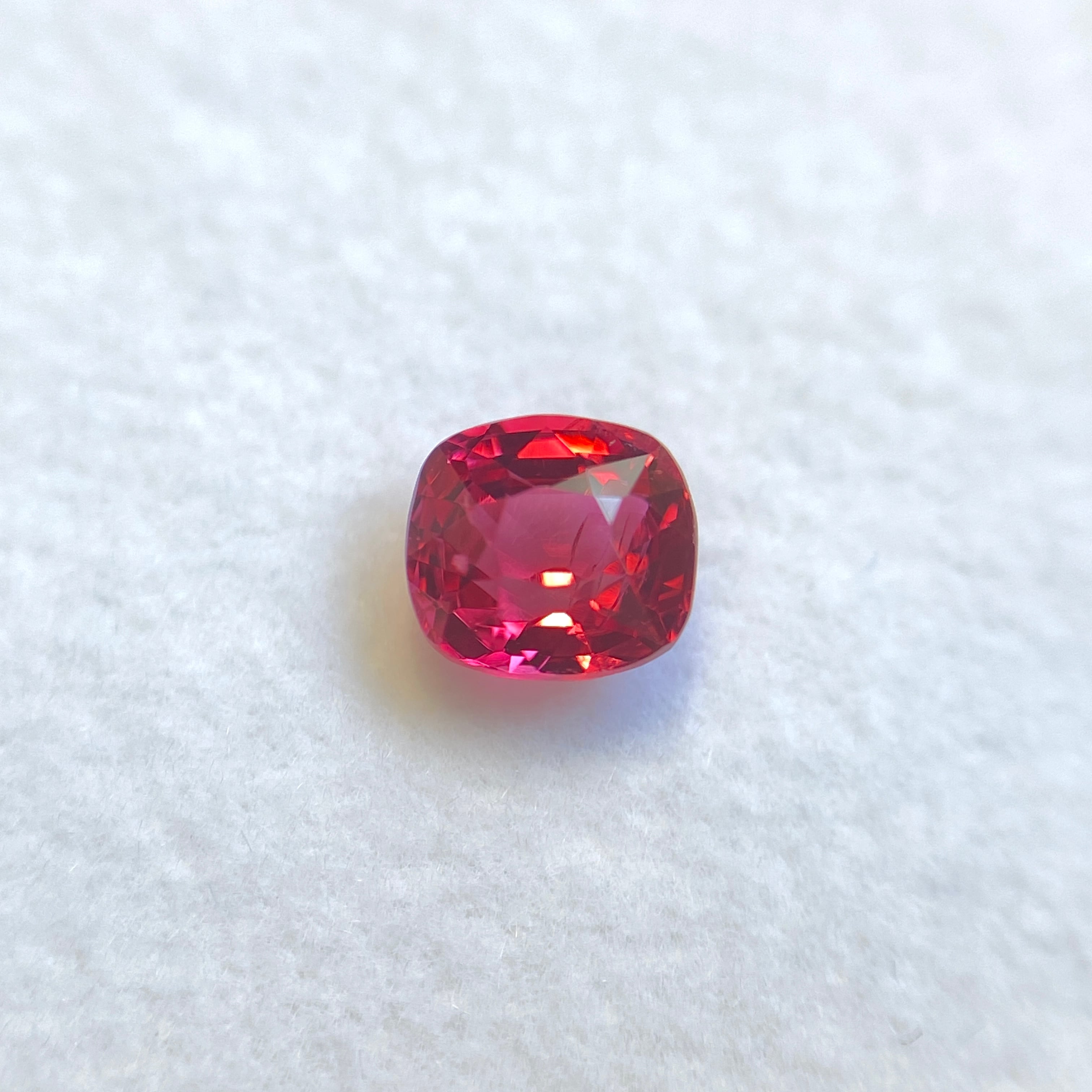 動画有】ジェダイスピネル 0.41ct ミャンマー産 AIGS鑑別書付き 蛍光有