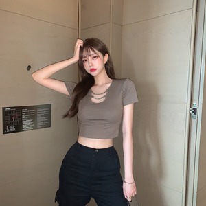 トップス Tシャツ プルオーバー ショート丈 半袖 レギュラー袖 ラウンドネック 襟なし スリム 細身 チェーン カジュアル お洒落 こなれ感 きれいめ ラフ ラブリー 個性的 クール セクシー 存在感 抜け感 無地 夏 誕生日 10代 20代 レディース OL 学生 通学 デート お出かけ 女子会 お泊まり 休日 アウトドア イベント リゾート 旅行 海 プール 高原 ガーデン ショッピング 韓国系 オルチャン コーデ スタイル モテ ギフト プレゼント インスタ映え フリーサイズ ダークグリーン