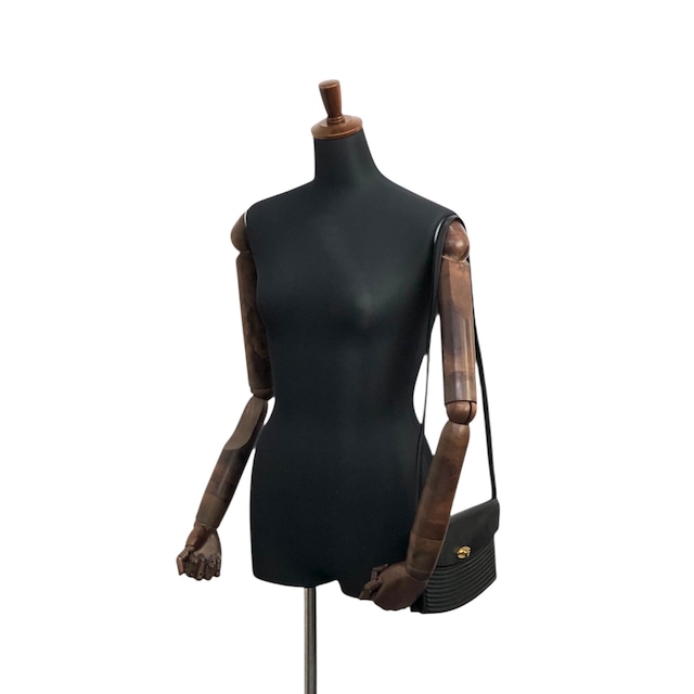 LOUIS VUITTON ルイヴィトン エピ ショルダーバッグ ブラック ターンロック レザー プレブール vintage ヴィンテージ オールド 6y7n33