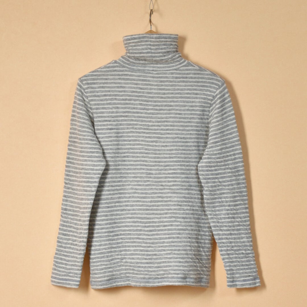 prit プリット ウール綿接結ボーダー タートルネックプルオーバー ・グレイ杢xシロ 暖かくて肌触りの良い生地を使っています。