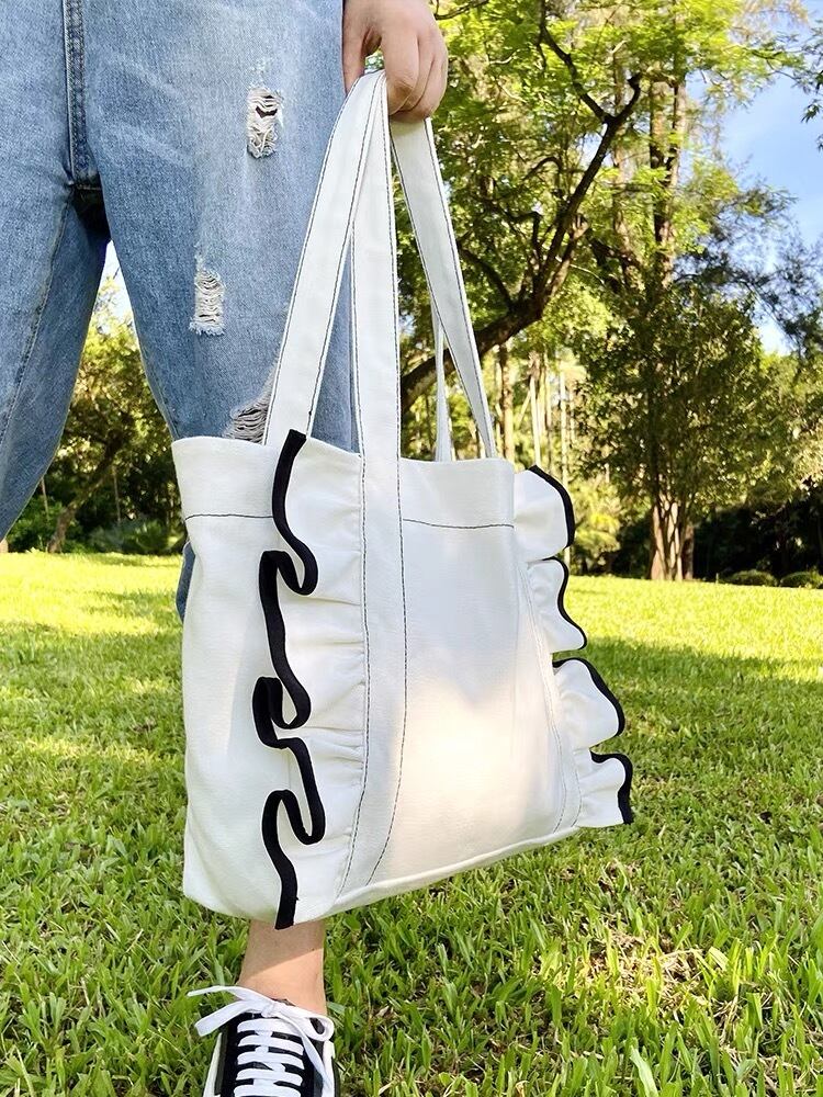 Thehighlights ザハイライツ バッグ 美品 | che.ir