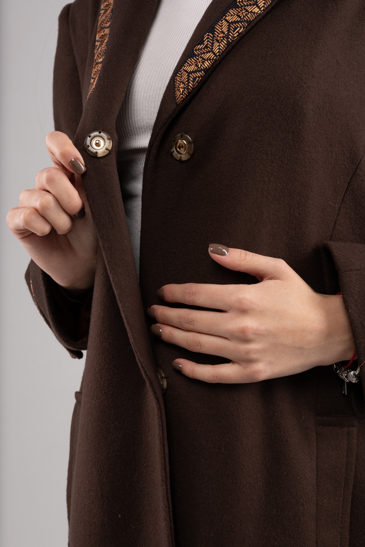 ウクライナ産プレミアムウール100%ロングコート（ブラウン）平行縫い　シルク手刺繍　ユニセックス - 4