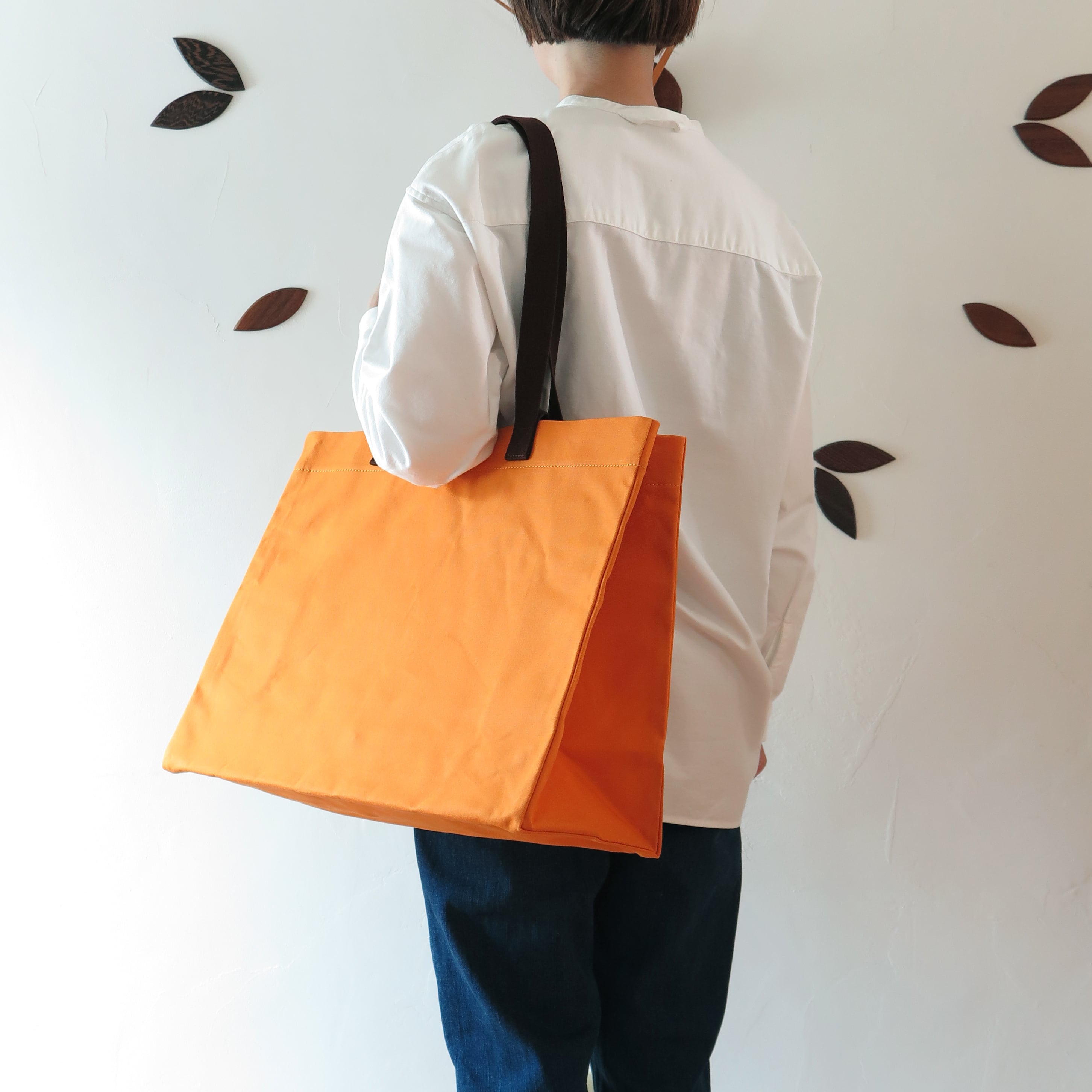 Paraffin canvas Stylist bag ORANGE | antitese（アンティテーゼ