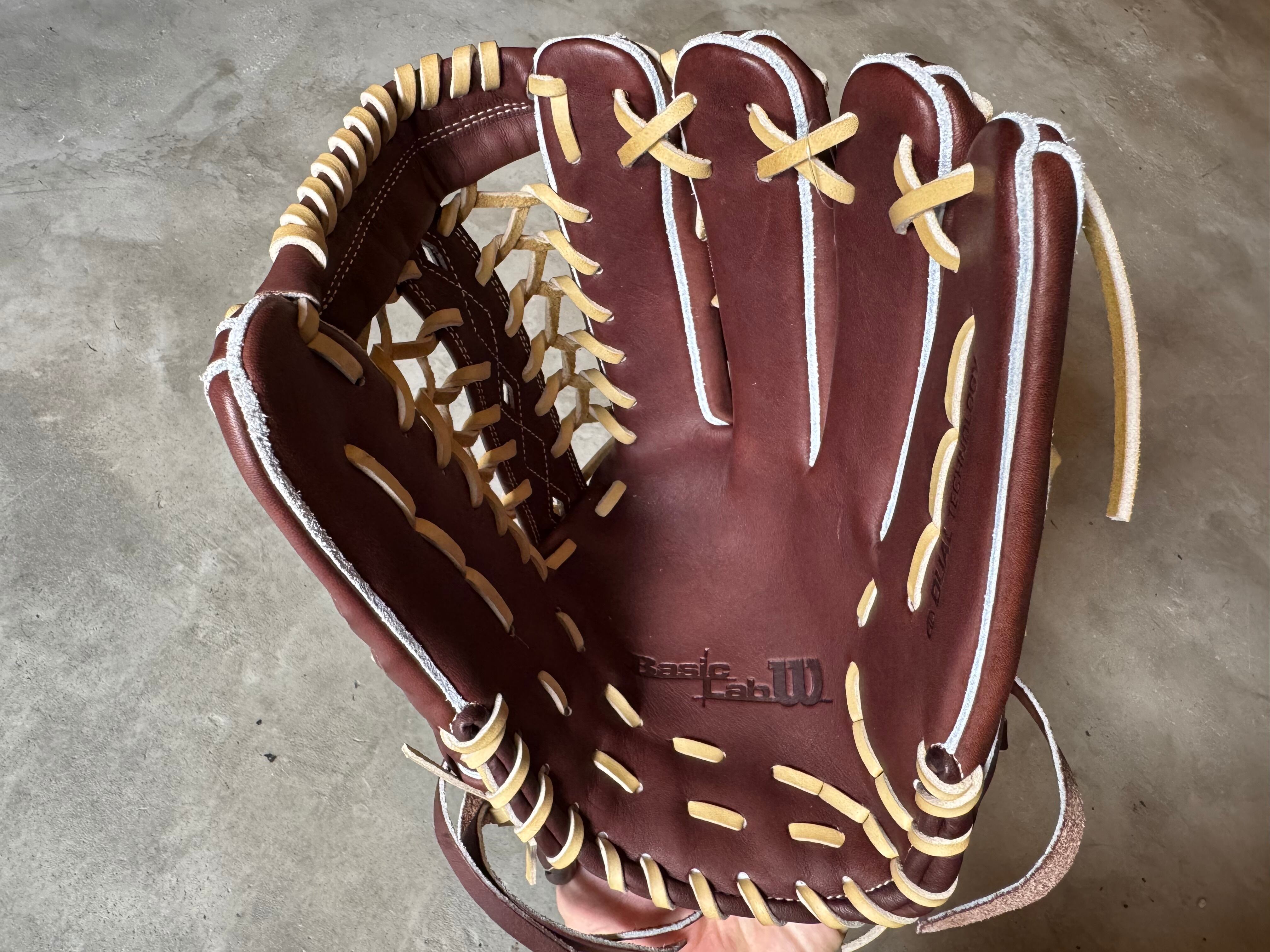 2025年限定モデル BASIC LAB DUAL【Wilson】軟式用グローブ D8型