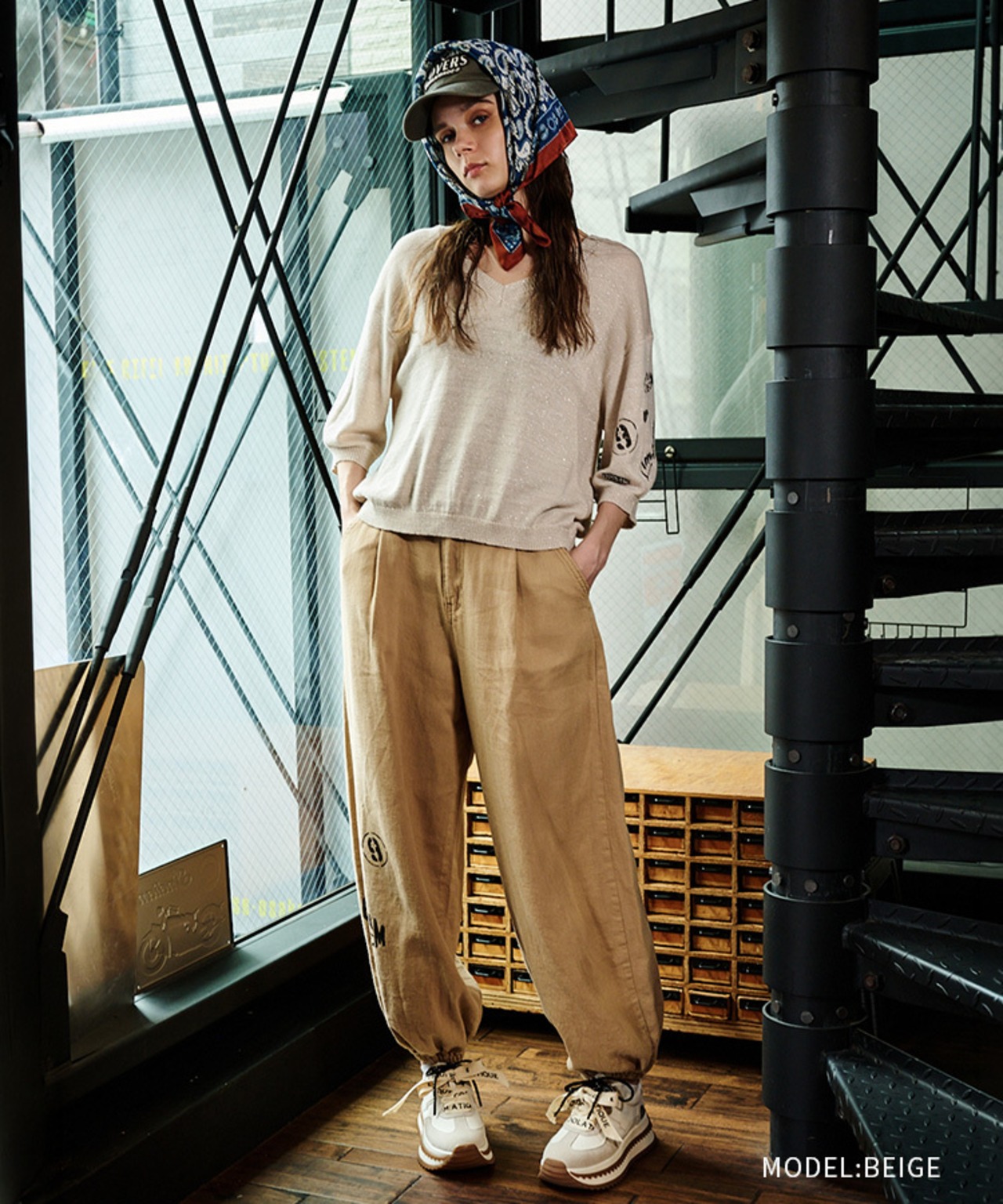 VネックグリッターTOPS (BEIGE)　CQ-49025