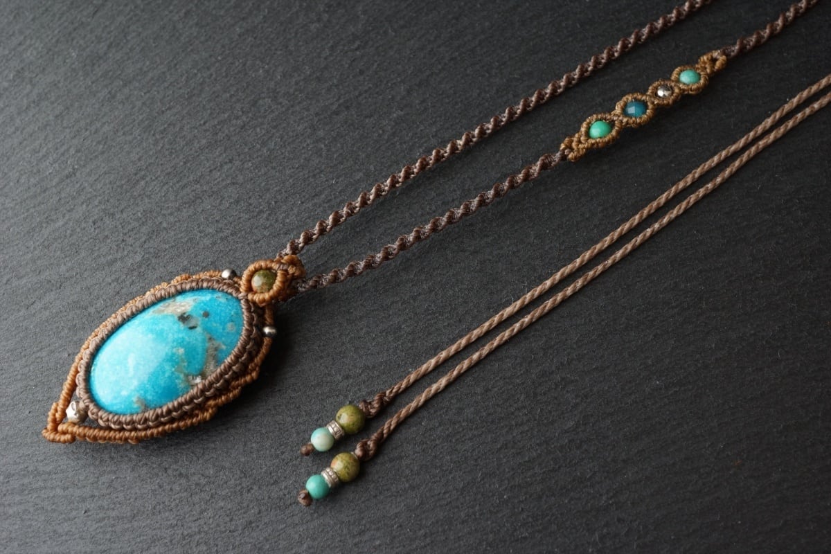ペルシアンターコイズ マクラメネックレス ペルシアンターコイズのマクラメネックレス（トルコ石） | maytoe