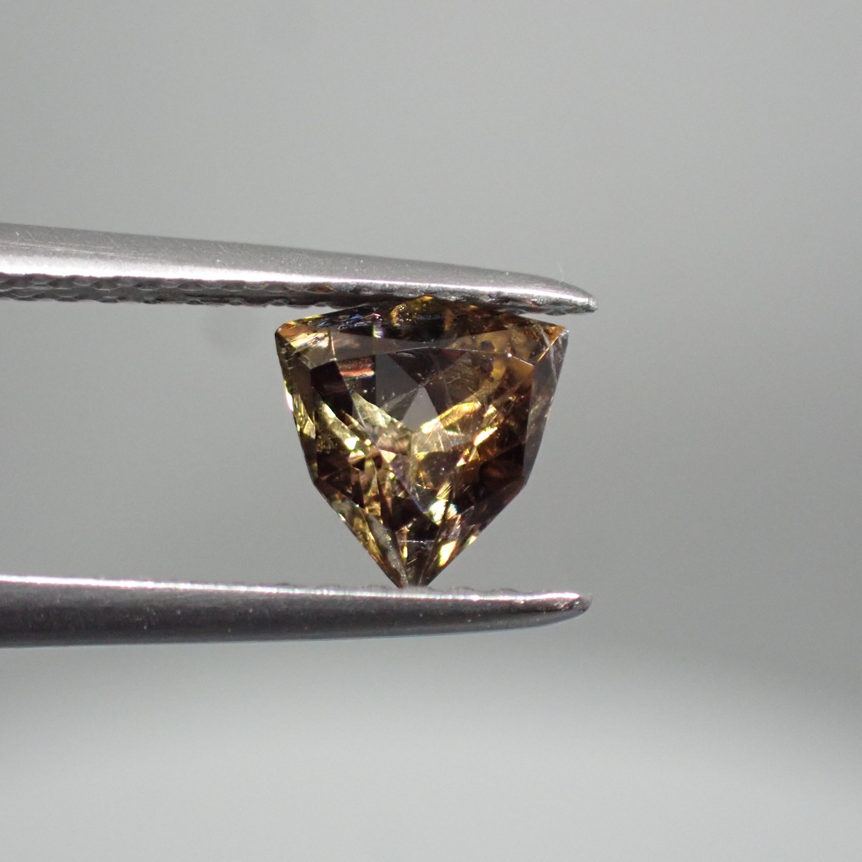 パキスタン/スカルドゥ産】ブルーティントアキシナイト