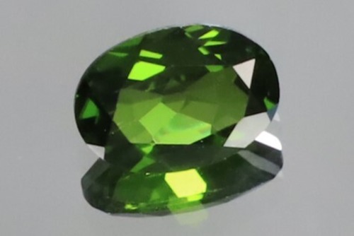 VS ロシアングリーンの輝き☆彡 約7×5mm 天然 クロムダイオプサイド 0.75ct ルース オーバル｜ロシア産