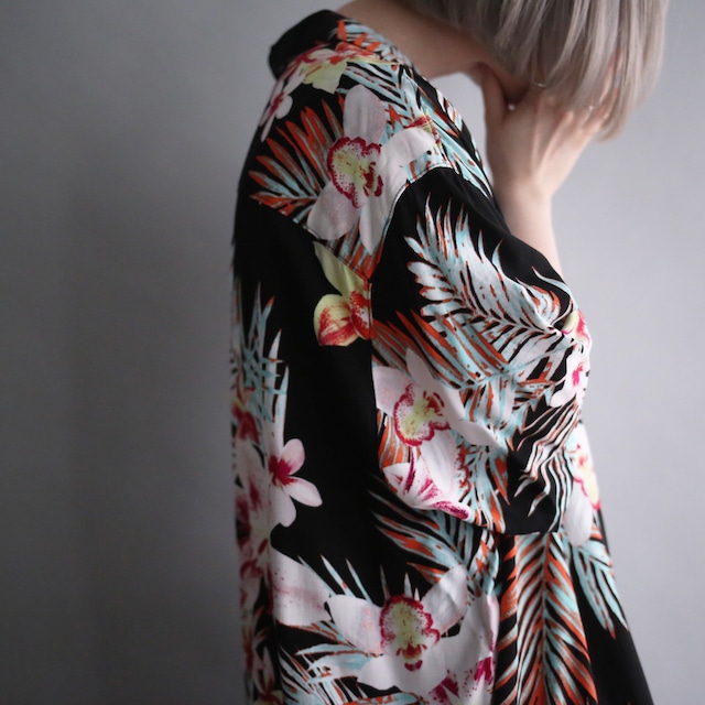 good coloring and over size botanical h/s shirt
