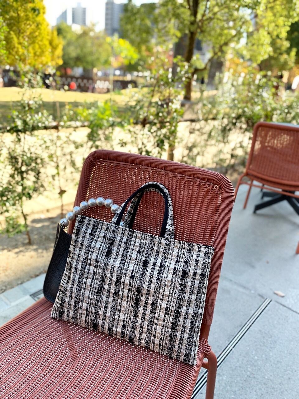 BIBI bag. “MIDDLE” tweed beige | BIBI bag presented by BIBI soeurs.