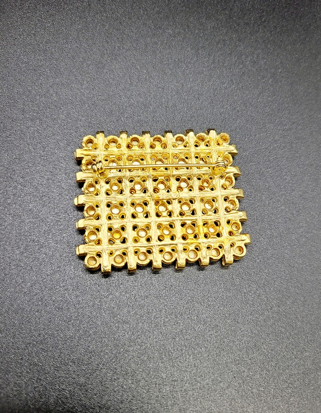 スクエアブローチ