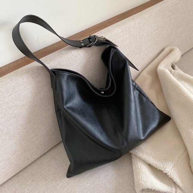 ソフトバッグラージバッグ女性2020人気のワイルドな質感のショルダーバッグの新しい流行バージョンウエスタンファッションアンダーアームバッグ 手作りハンドバック2958256517