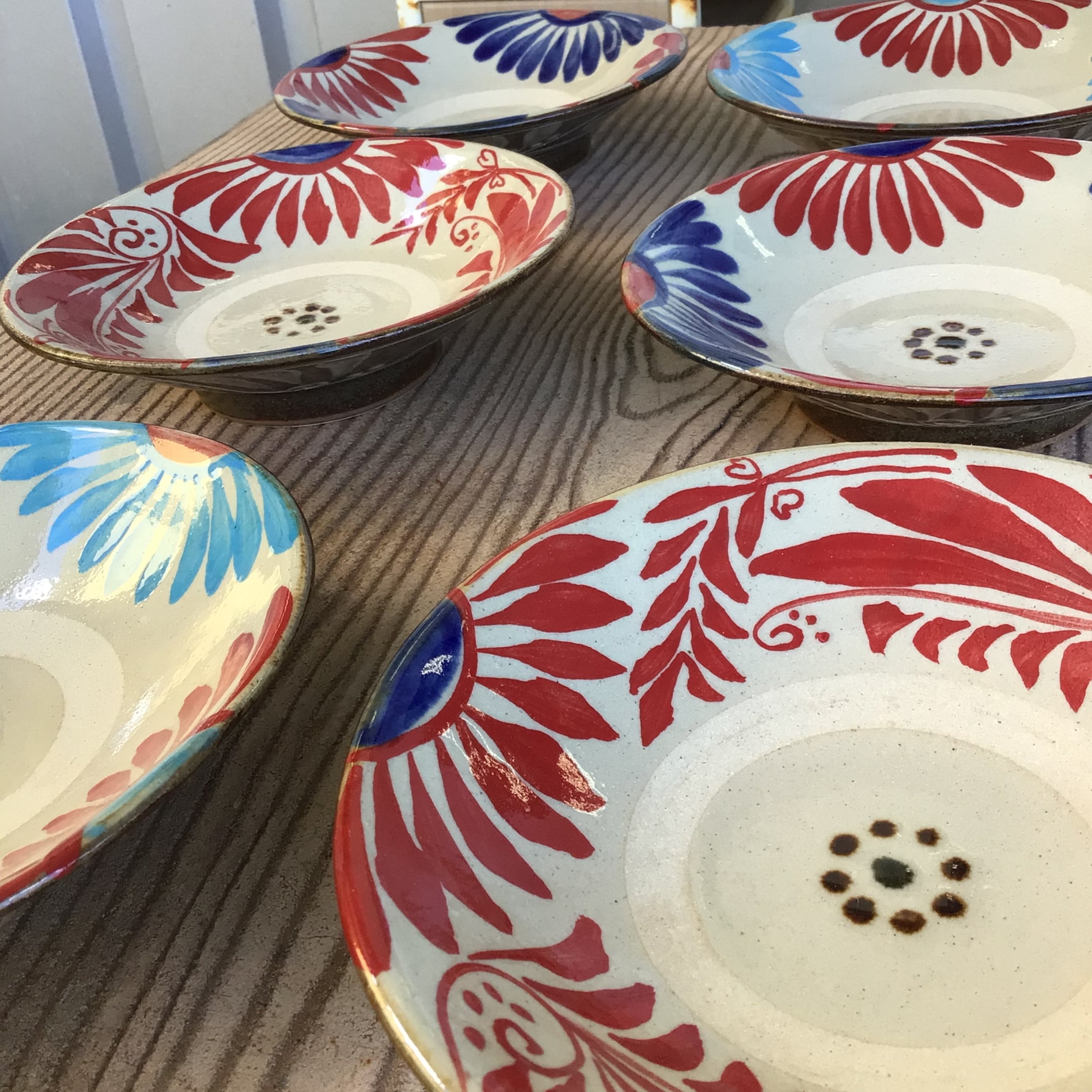 5寸皿一枚焼き 唐草模様 赤と青 | 陶芸工房ふじ