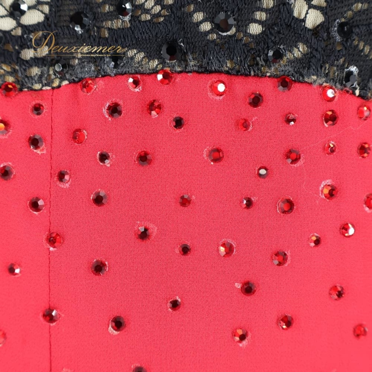 社交ダンス 衣装 Chacott チャコット 日本製 ドレス ワンピース スタンダード ブラック系 レッド系 赤 黒 フリル レース フロート デモ 競技 ダンス パーティ 発表会 上品 高級感 デモ用衣装 競技用ドレス パーティー衣装 発表会衣装 華やか