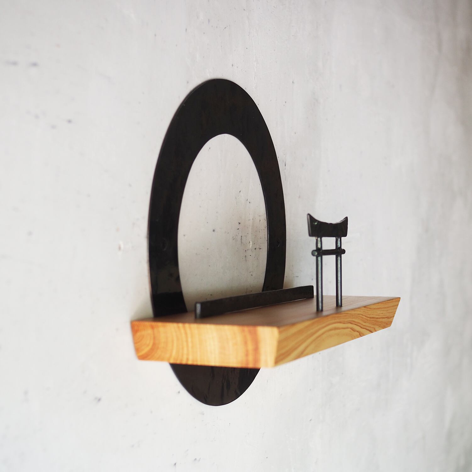 壁付け］アイアンのモダン神棚（御札三枚）鉄の輪 + 鍛鉄の鳥居 × 国産