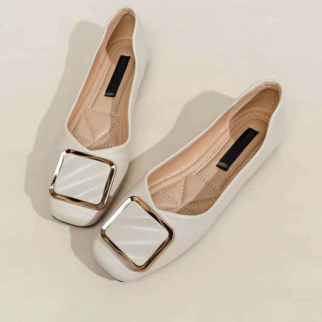 【33-43】Square motif flat pumps　M4369