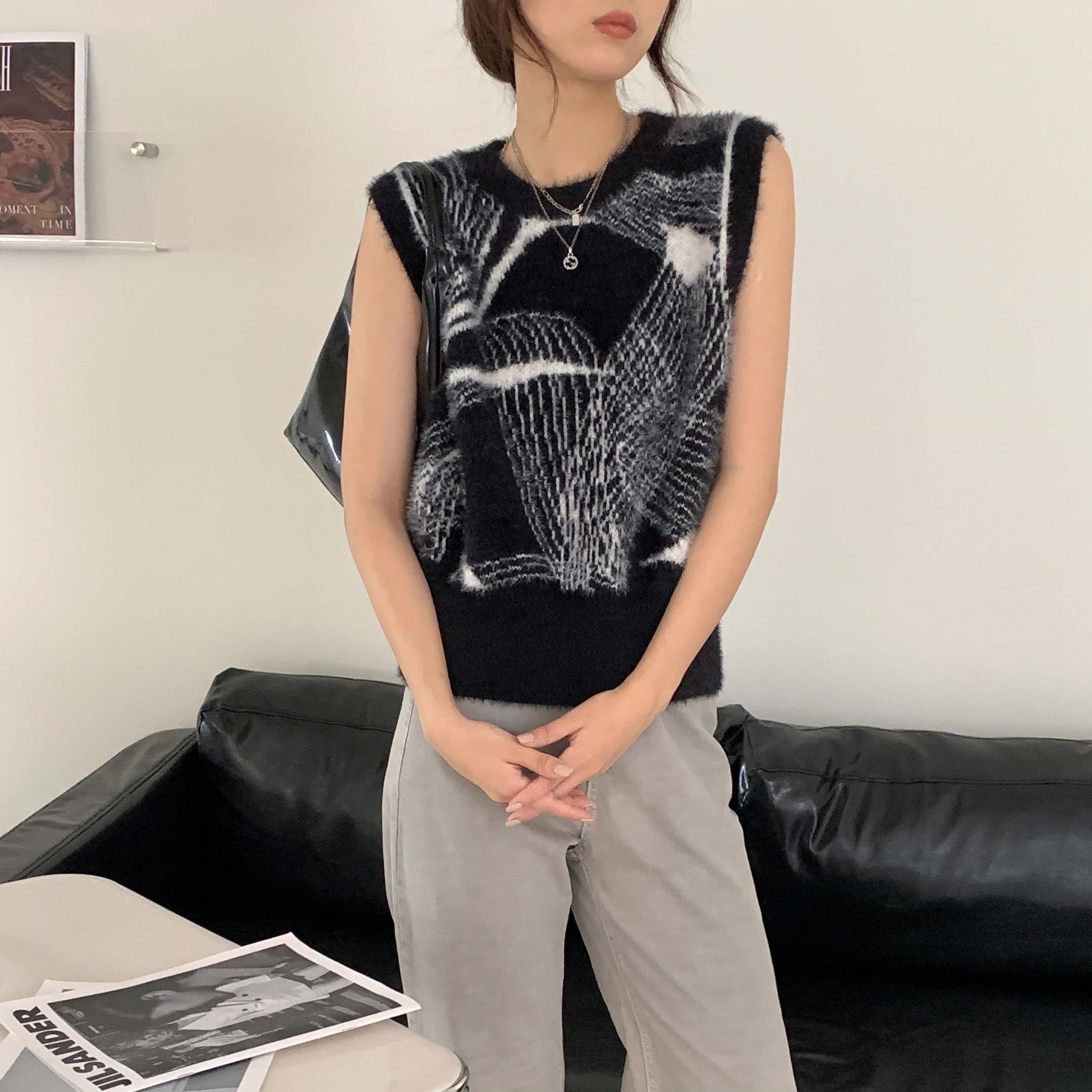韓国っぽ モノトーンコーデに ♪ モヘア ニットベスト ショート丈