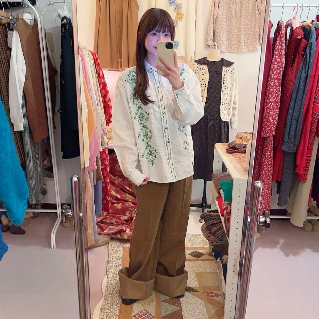 clover embroidery white shirt