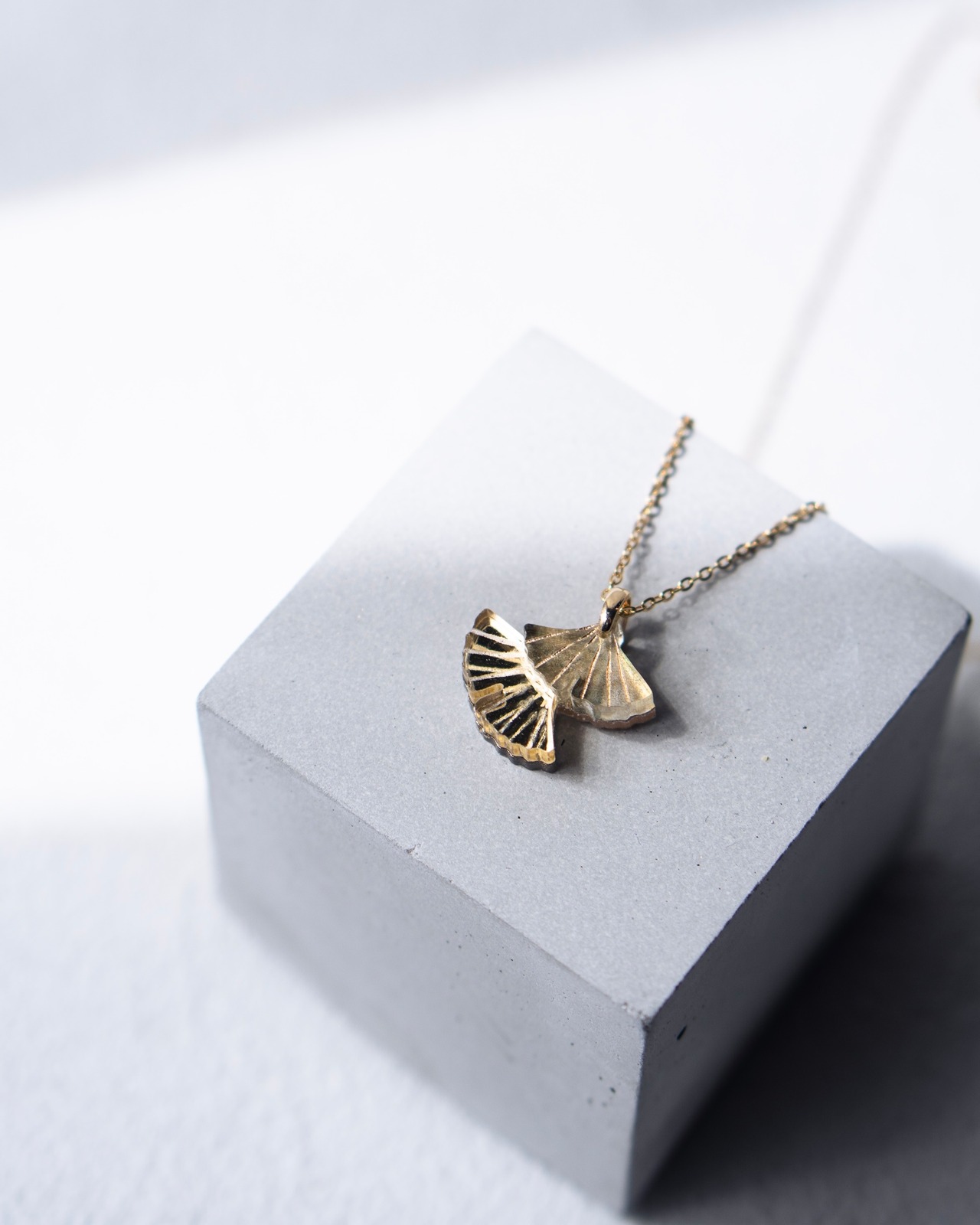 寄り添い -銀杏-　necklace
