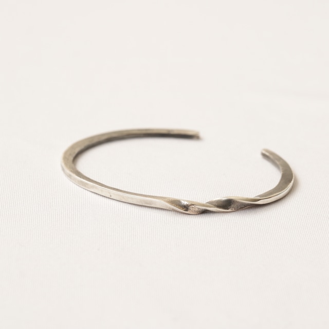 B102 / Sharp bracelet