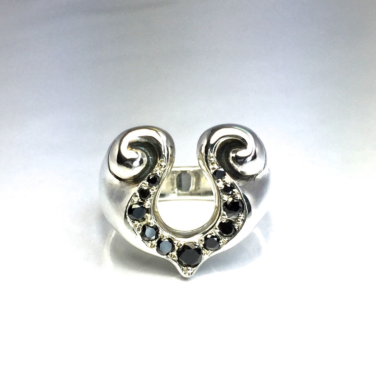 RHYTHMIC HORSESHOE RING with BLACK DIAMOND / リズミックホースシューリング・ブラックダイヤモンド