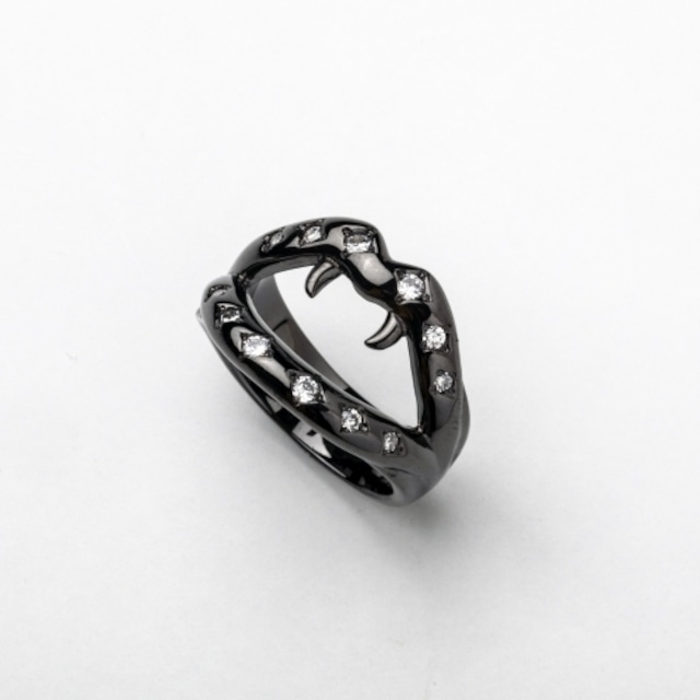 Fang Ring Black