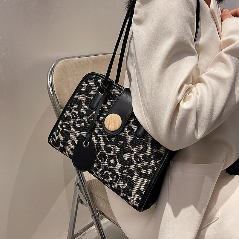 レオパードプリント柄ショルダーバッグオータムウィンター 秋物 冬物 トートバッグ Tiancai_Wing_Bag15379869924