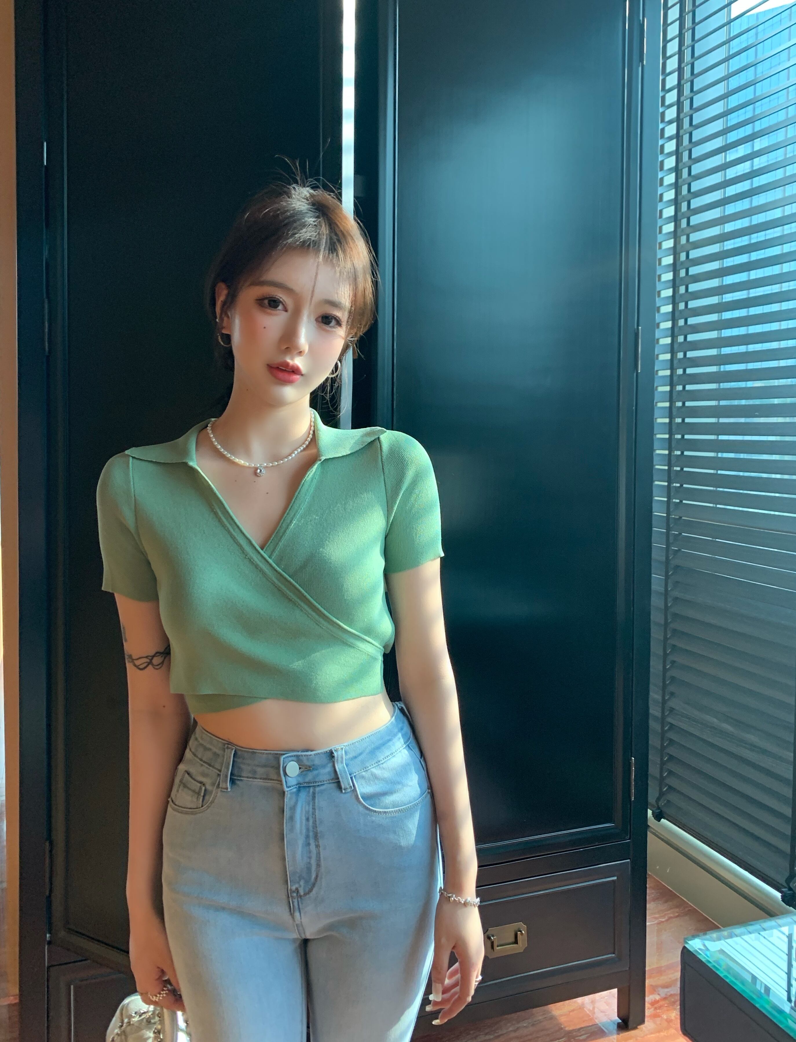 ニットTシャツ サマーホルターショートクロスカラーグリーントップス 夏物 ブラックストロベリース8009482616