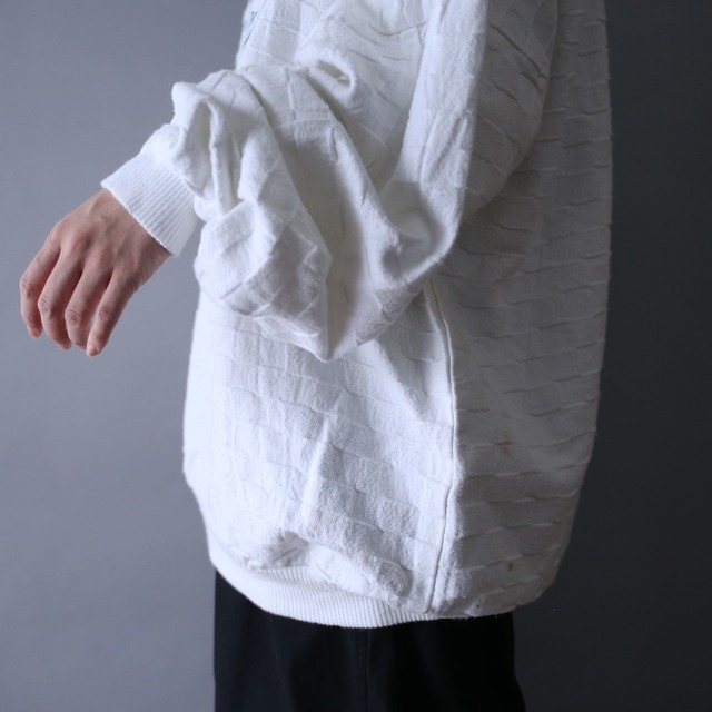 "刺繍" front design 凸凹 square fabric over silhouette pullover