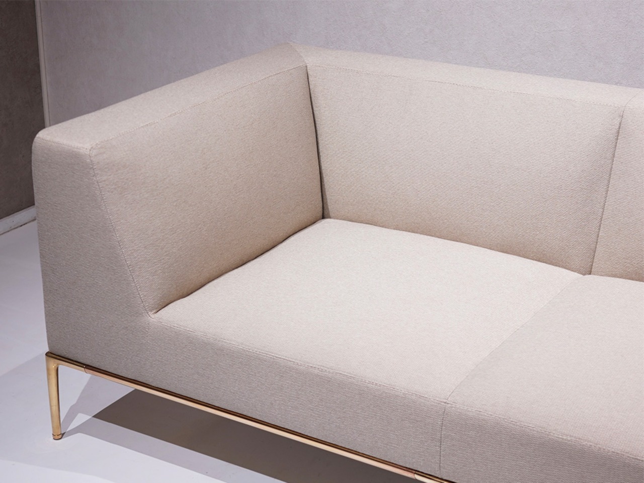 Time＆Style Horizontal sofa brass / 名作 タイムアンドスタイル デザイナーズ ソファ プロ仕上げ （関連:カッシーナ リーンロゼ フクラ）
