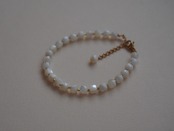 【 WAVE 】mother of pearl × glass beads bracelet