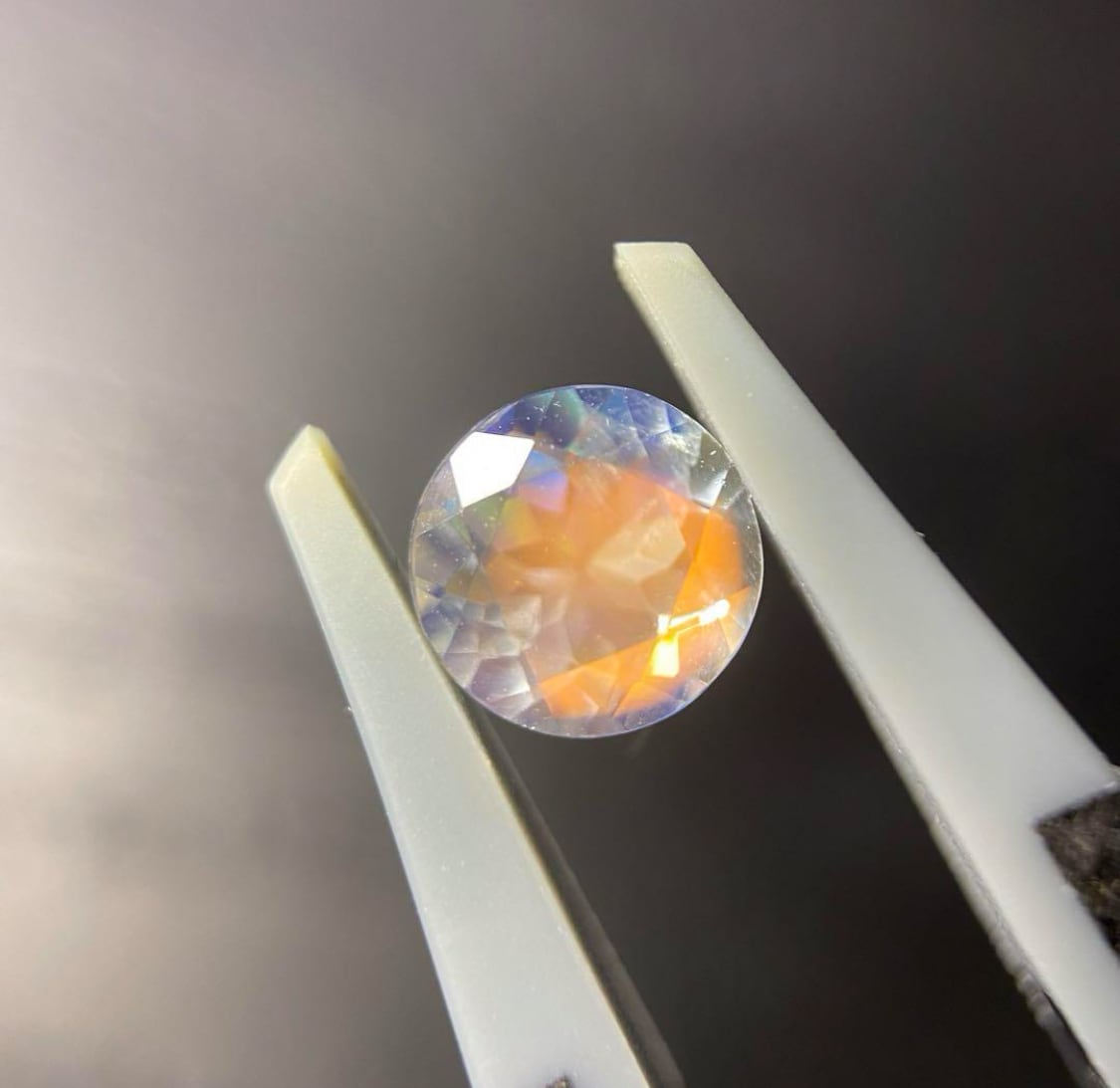 レインボームーンストーン 0.735ct 宝石 ルース | GCC.GEMS. レインボームーンストーン 0.735ct 宝石 ルース | GCC.GEMS.