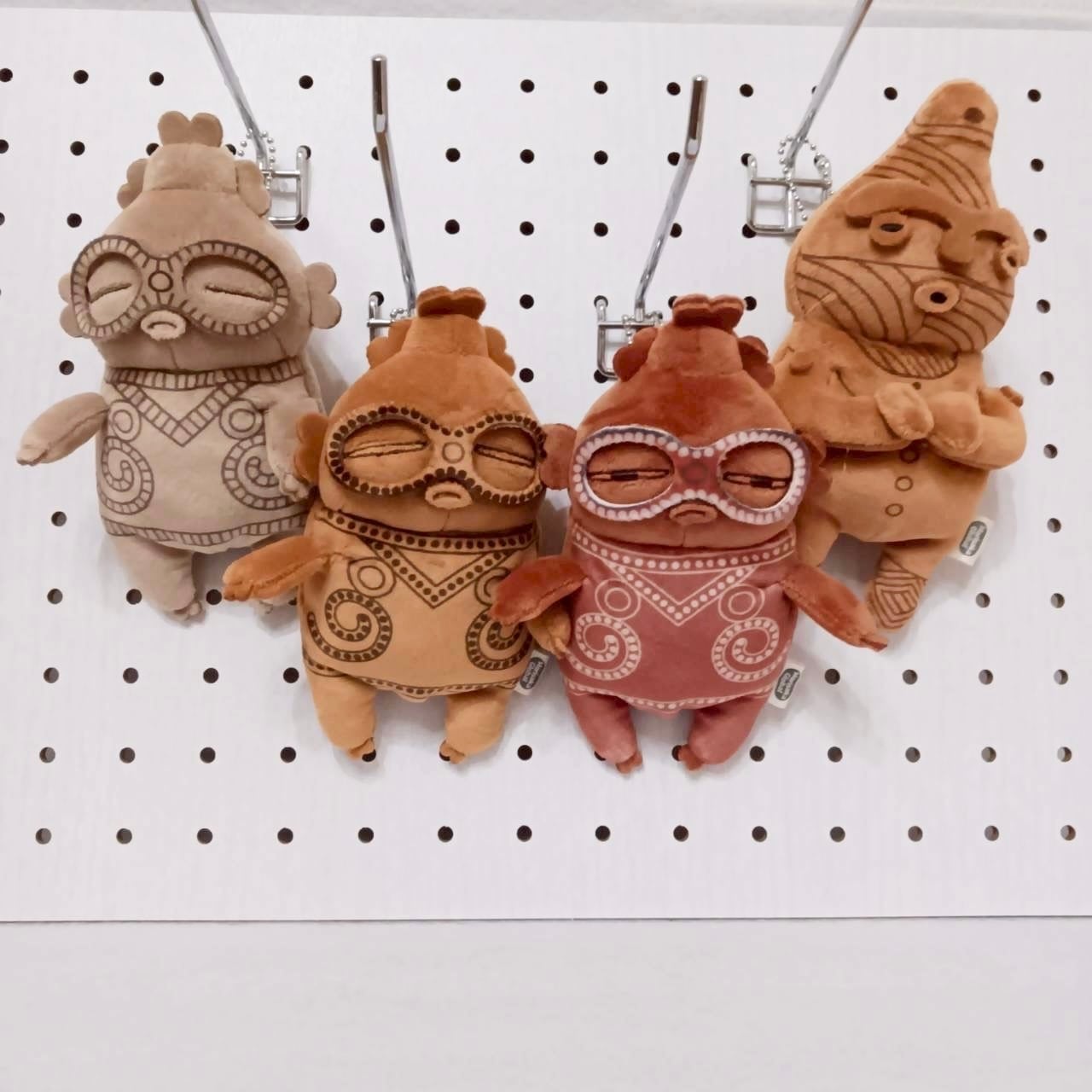 もちシリーズ 遮光器土偶 マスコット（鼠色） | TORCH-Online Shop-