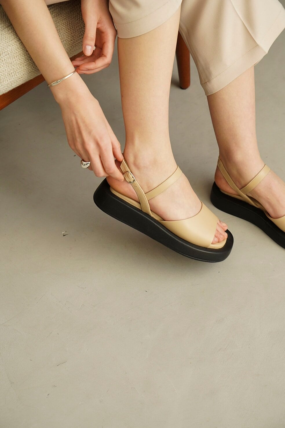 CLANE(クラネ) EDGE SOLE CURVE SANDALS | サウスオレンジ｜メンズ