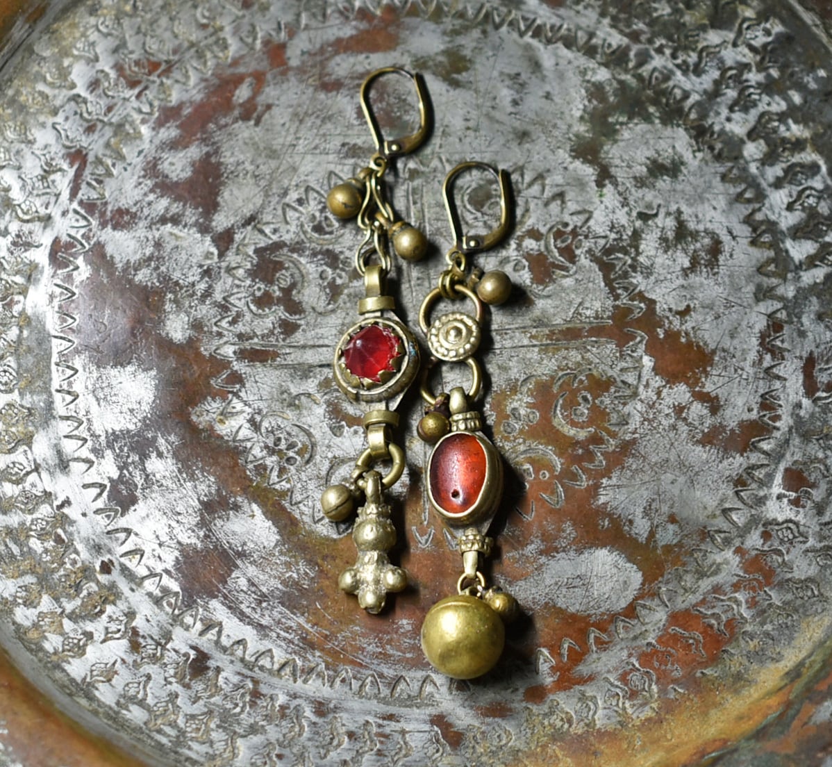 モスアゲートとたわわなアメジスト、ハーキマーダイヤモンド、民族鈴の